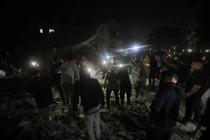 Izraeli sulm ndaj tendave të civilëve të zhvendosur në Gaza, një palestinez i vrarë dhe 16 të plagos
