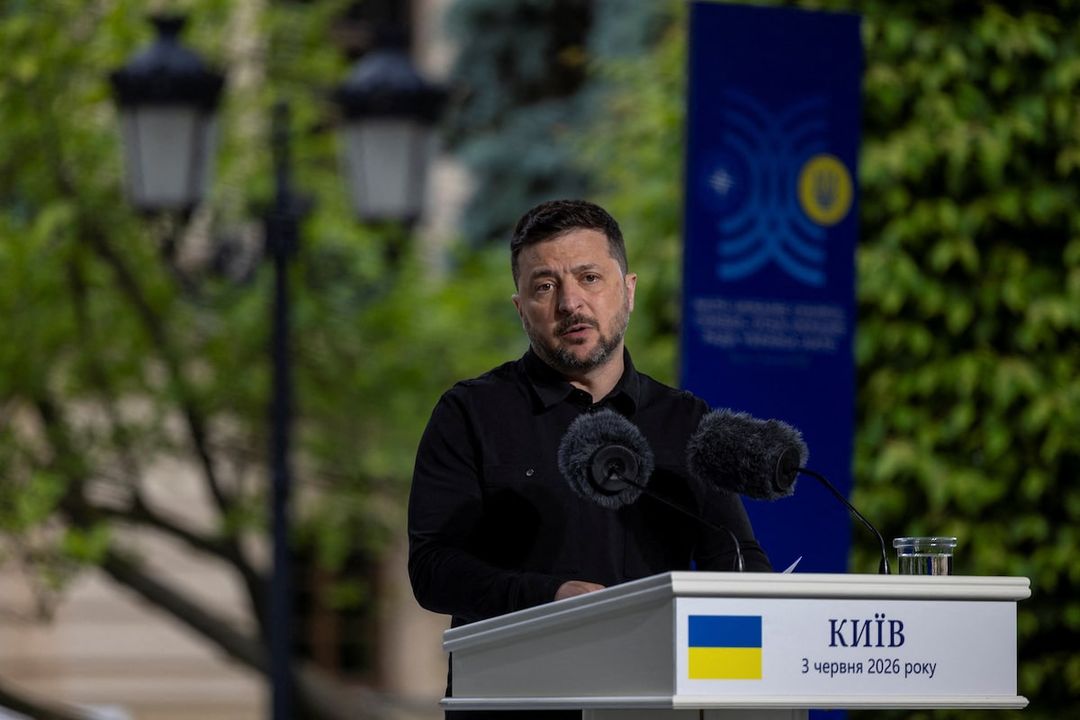 TRT World - Ukraine's Zelenskyy offers to meet Putin at G20 summit in December