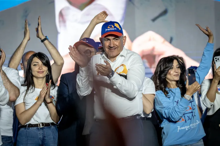 Партия Пашиняна лидирует на выборах в парламент Армении