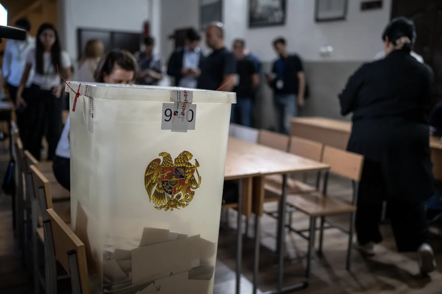 Разрыв между партией Пашиняна и «Сильной Арменией» сократился