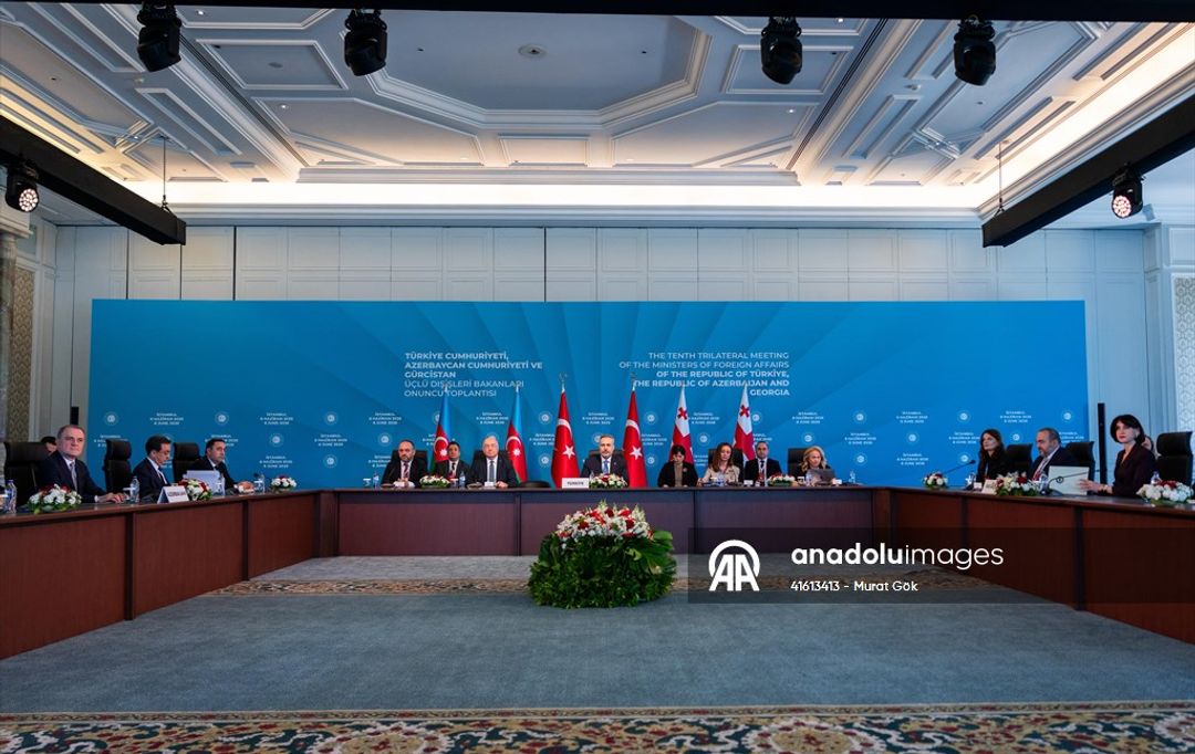 Ministri i Jashtëm turk takon në Istanbul homologët e tij nga Gjeorgjia dhe Azerbajxhani