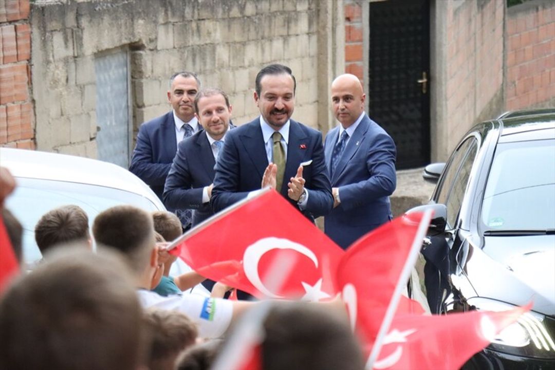 nenkryetari-i-ak-partise-zorlu-vizite-ne-maqedonine-e-veriut