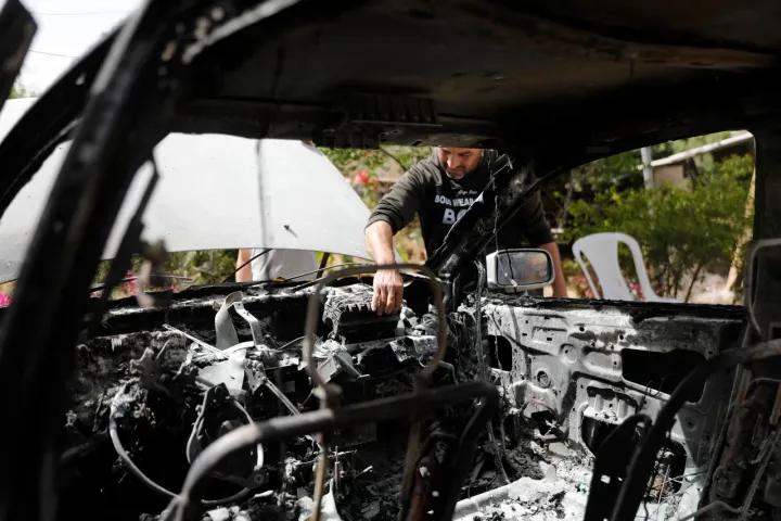 Des colons israéliens illégaux incendient un véhicule palestinien en Cisjordanie occupée