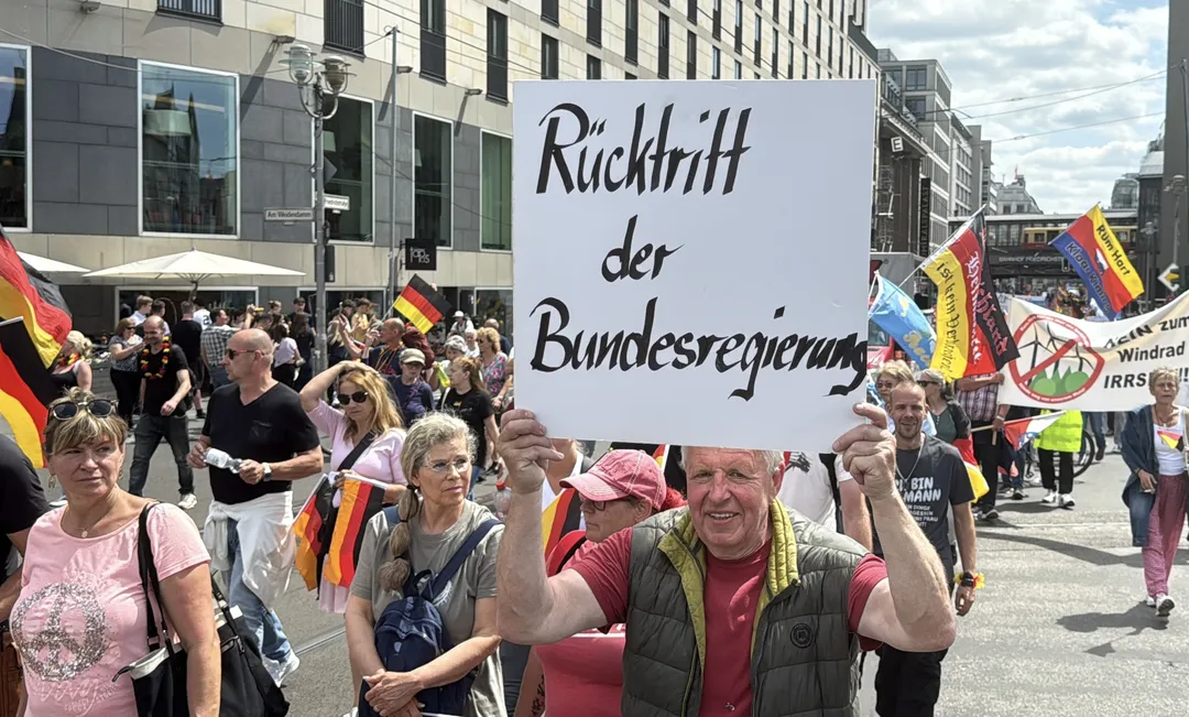 Demonstration in Berlin gegen Migration und Kanzler Merz