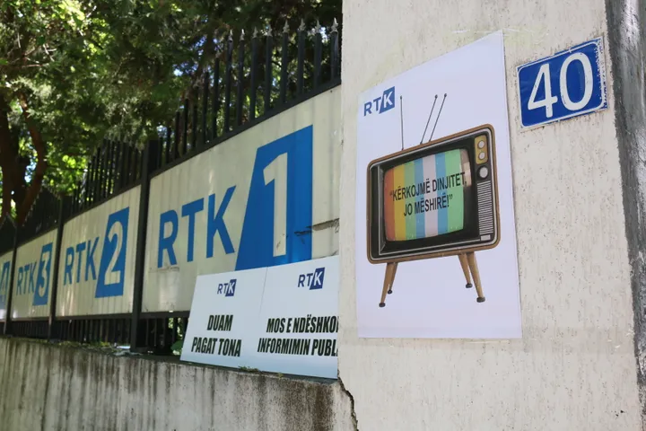 Kosovë, protestojnë punonjësit e televizionit shtetëror