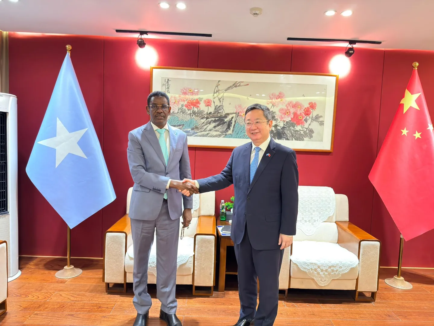 Wasiirka Amniga oo La Kulmay Danjiraha Shiinaha, Kana Wadahadlay Horumarinta Danaha Wadajirka ah