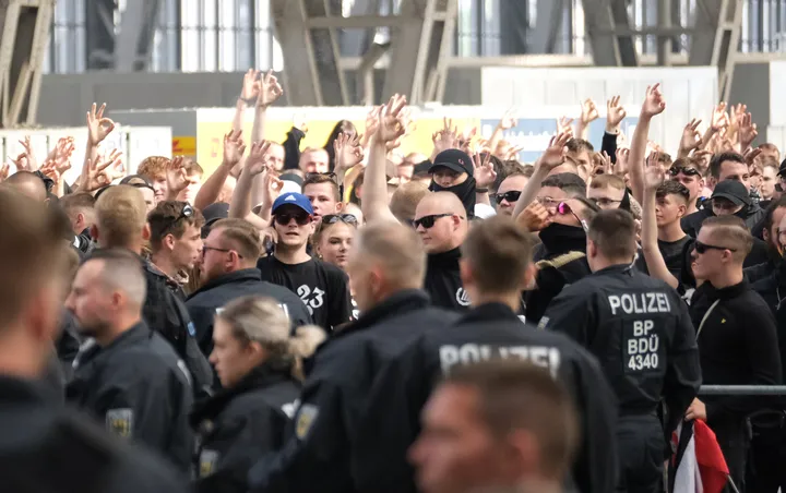 Bei Bundestags-Veranstaltung: Jugendlicher zeigt rechtsextreme Geste