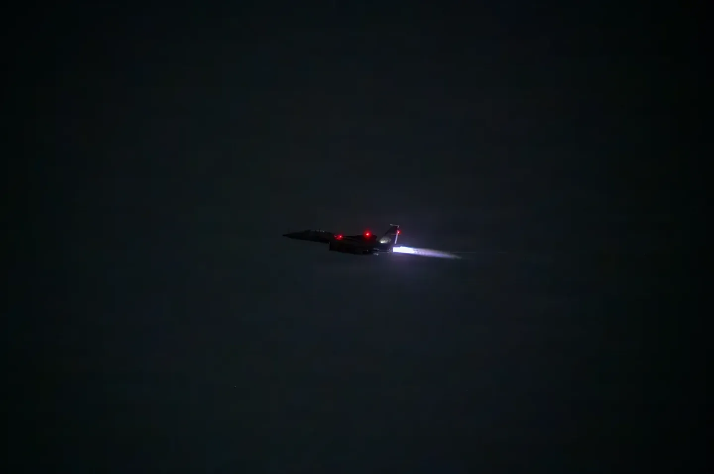 Irán afirma atacado bases de EE.UU. en represalia contra ofensiva aérea en el sur del país