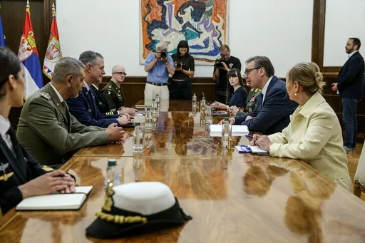 Vuçiq takon komandantin e NATO-s për Evropën: Dialogu është çelësi për stabilitetin e rajonit