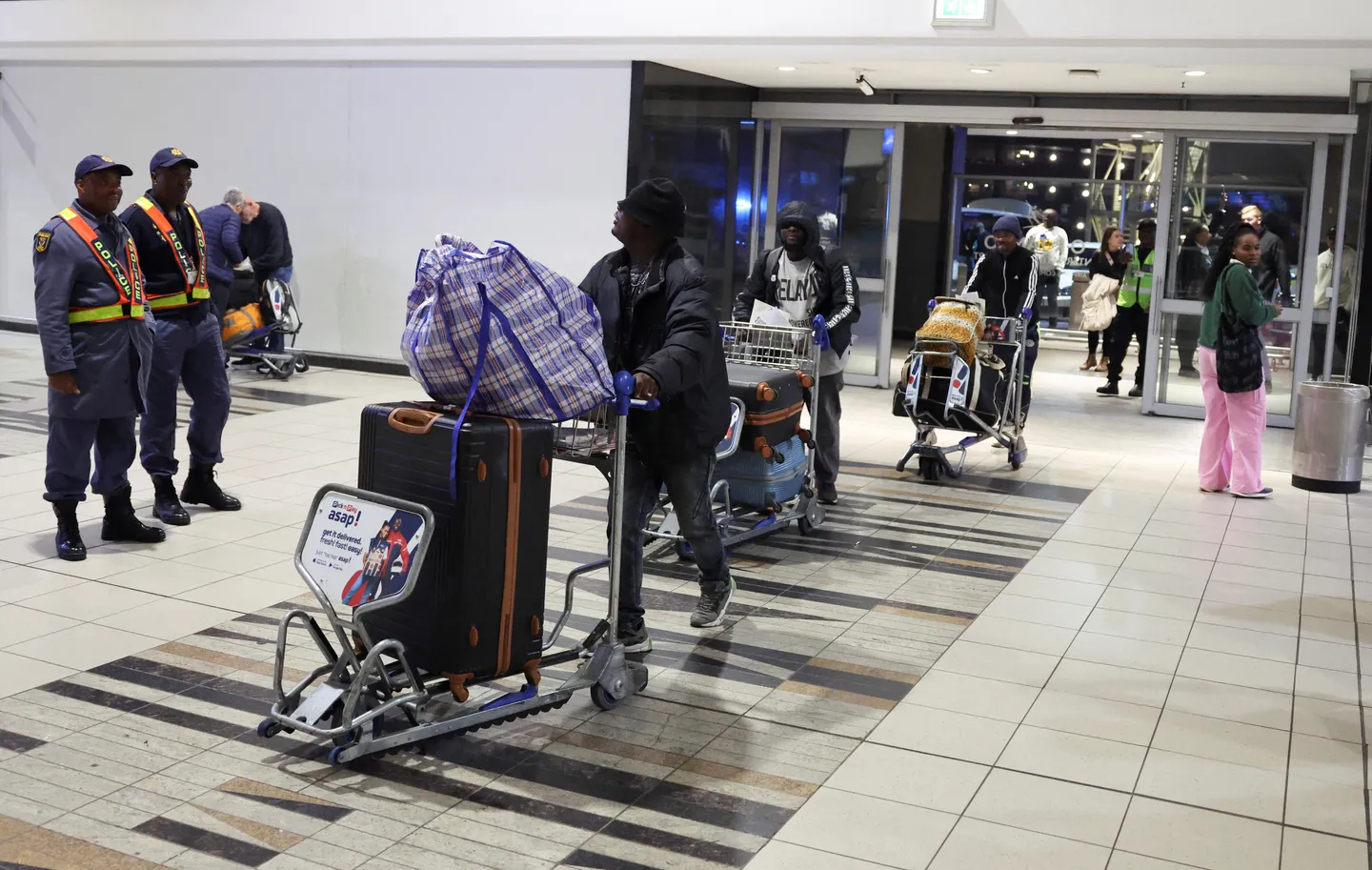 Retour au pays: le Nigeria accueille un premier groupe de ressortissants rapatriés d’Afrique du Sud