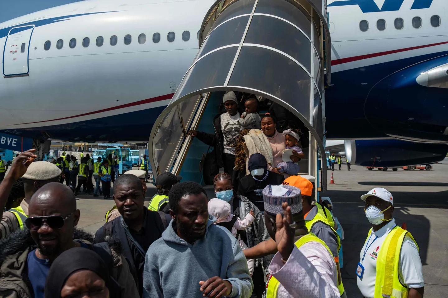 NAPTIP don receive 105 Nigerians wey dem rescue from Ghana cybercrime criminals