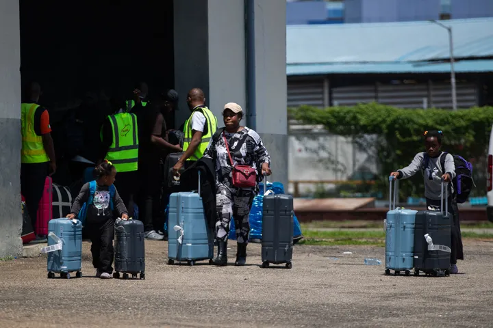 Nigerian air passengers suffer as unions bin ground Air Peace flights