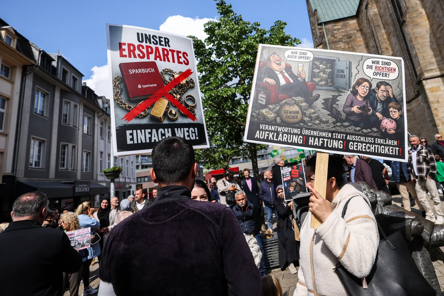 Erste Zivilprozesse um Sparkassen-Coup gestartet