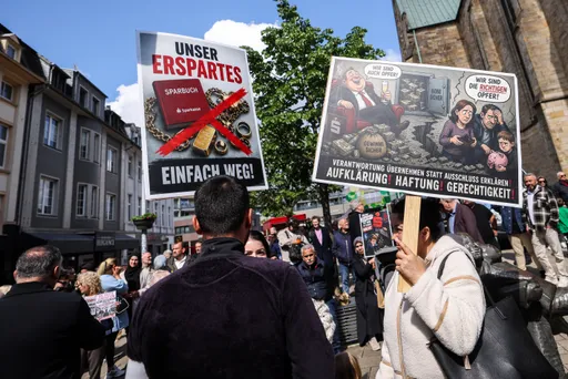 Erste Zivilprozesse um Sparkassen-Coup gestartet