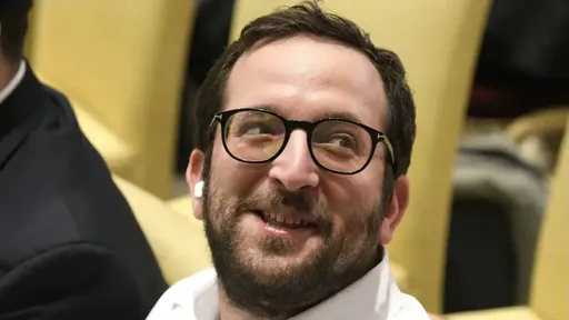 כתב אישום נגד יועצו הבכיר בגין הדלפת מסמכים מזויפים לחו"ל כדי לבלום את עסקת חילופי השבויים