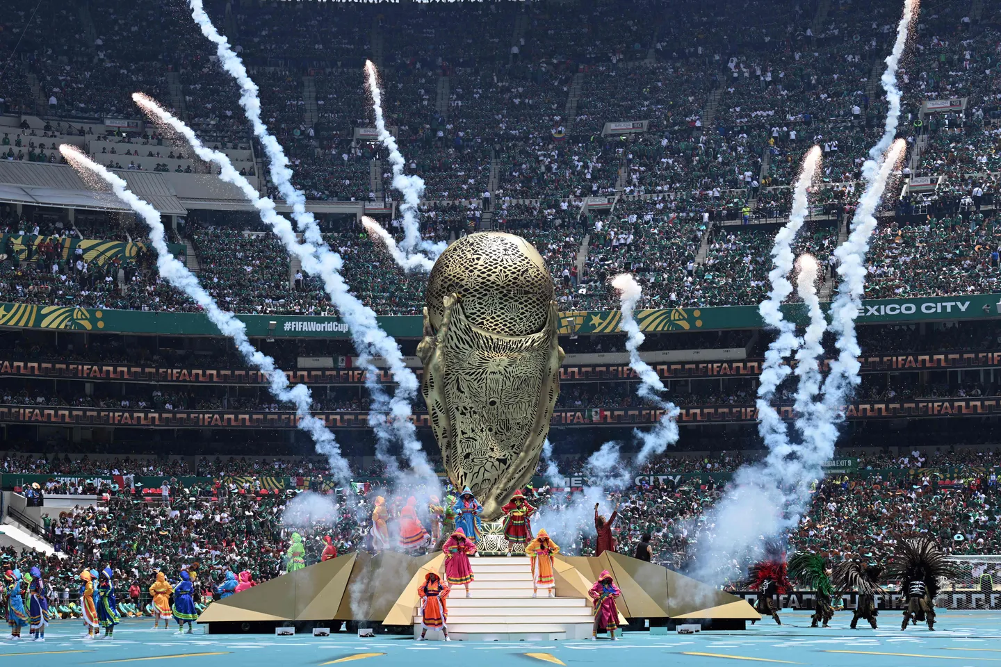 Shakira e Burna Boy encantam o público na cerimónia de abertura do Campeonato do Mundo da FIFA