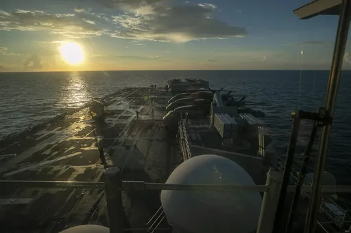 Ciidamada Mareykanka oo Marinka Hormuz Ku Soo Riday Diyaarado Drone ah oo Laga Leeyahay Iiraan