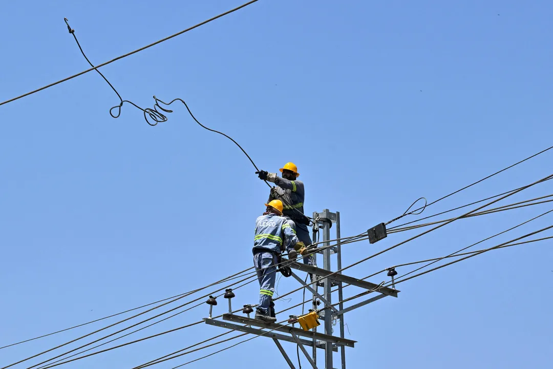 Benin and Togo dey owe Nigeria N37bn for electricity service