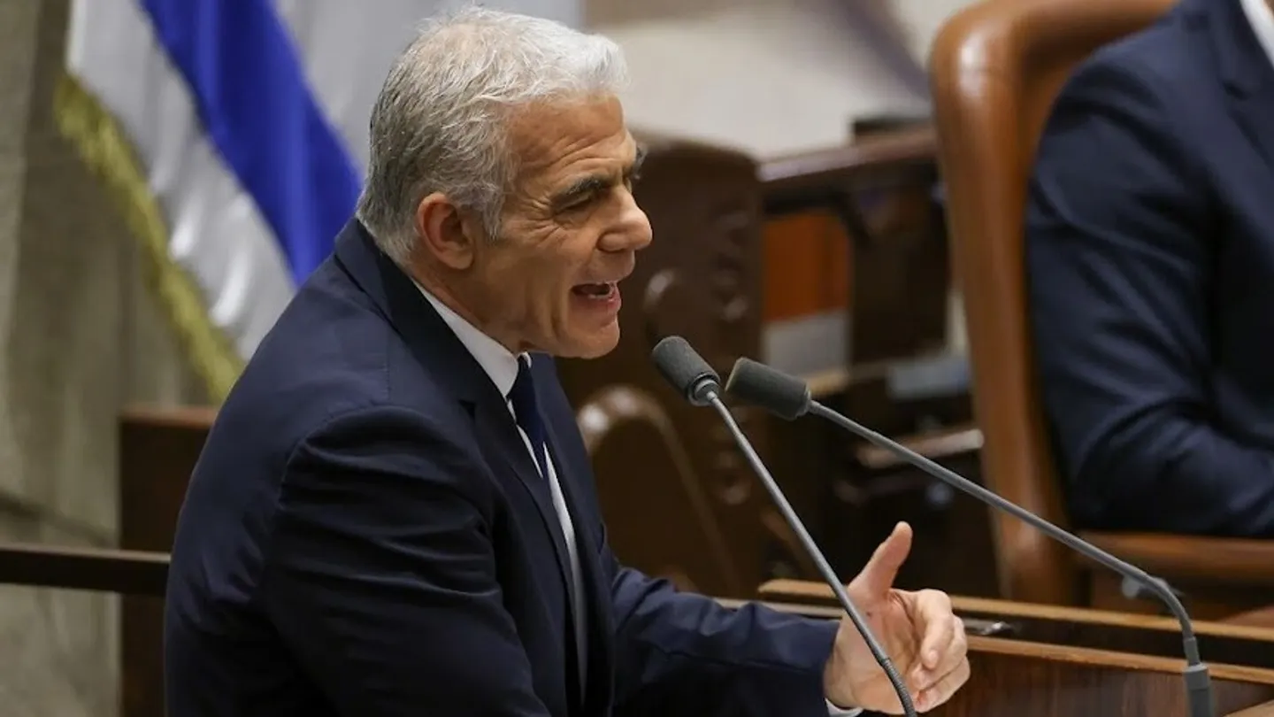 לפיד תוקף את נתניהו: ההסכם האמריקני-איראני המסתמן מסמן את כישלון המלחמה של הכיבוש