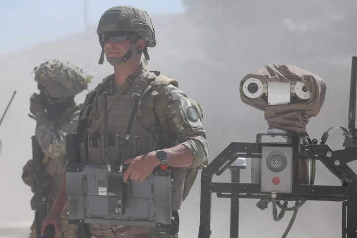 Les députés français votent une hausse du budget des armées