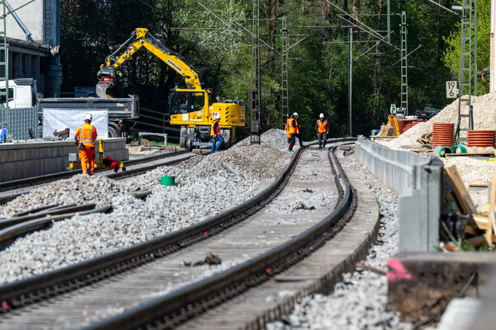 Bericht: Mehr als 90 wichtige Bahnprojekte in Deutschland in Gefahr