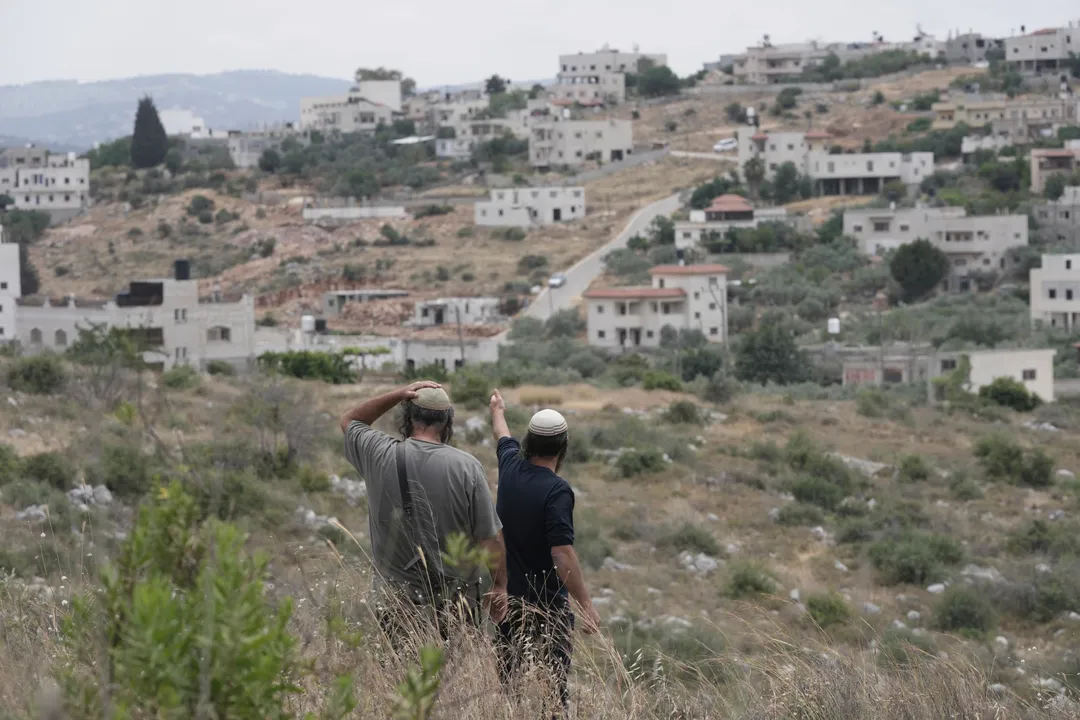 Westjordanland: Israelische Siedler zünden Moschee an