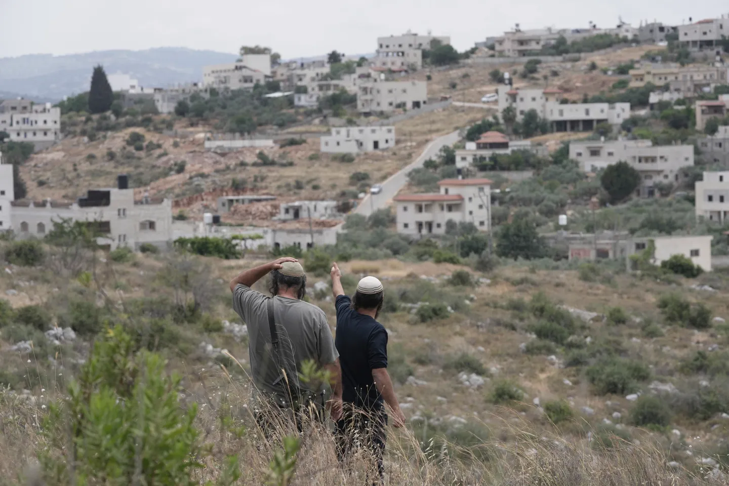 Westjordanland: Israelische Siedler zünden Moschee an