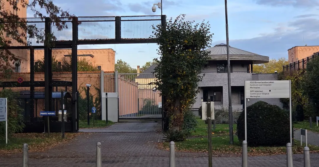 Een weekend vol incidenten eindigt met een brand in opvangcentrum voor illegale immigranten