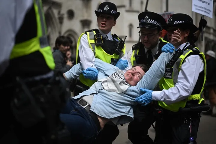 Policia britanike arreston mbështetës të organizatës "Palestine Action" jashtë gjykatës në Londër