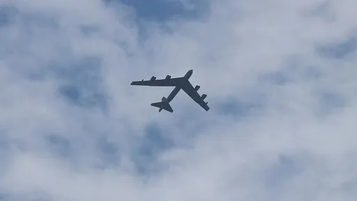 Rrëzohet bombarduesi B-52 i Forcave Ajrore të ShBA-së në Kaliforni, humbin jetën 8 persona