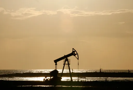 Нефть рухнула ниже $80