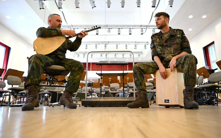 Neue Töne im Militär: Soldaten spielen türkische Musik