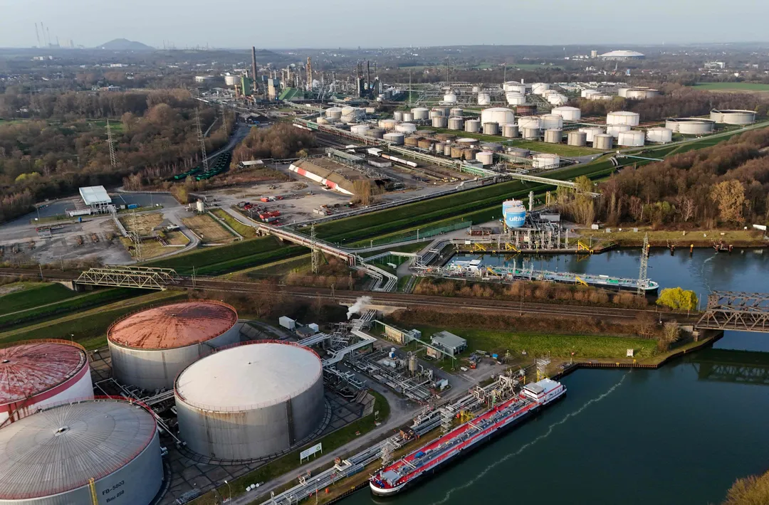 G7: onze pays de l'UE vont libérer 42,6 millions de barils de pétrole, dont la moitié de gazole