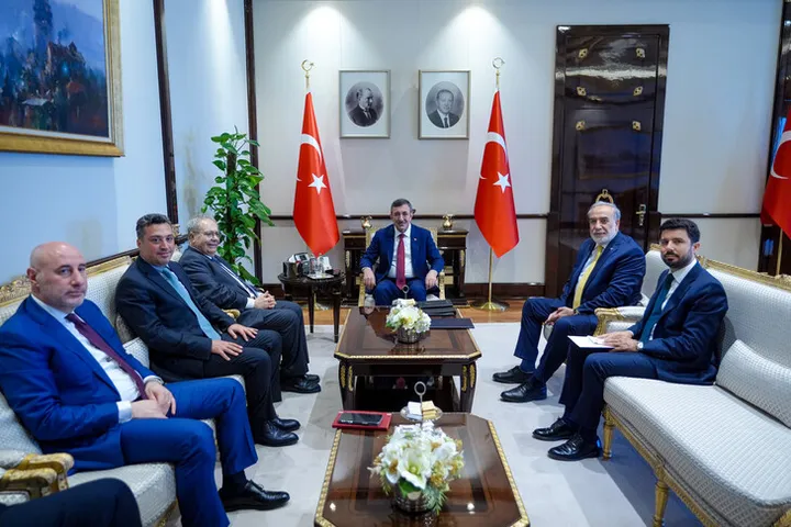 Zv/presidenti turk pret në takim zv/kryeministrin libanez