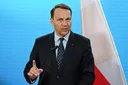Sikorski rozmawiał z nowym szefem brytyjskiej dyplomacji. Zaprosił go do Polski