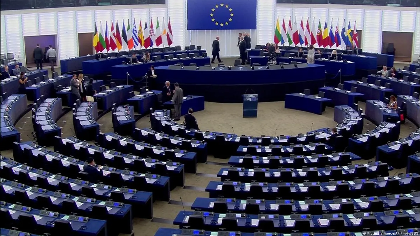 EU lawmakers back stricter deportation rules in migration overhaul