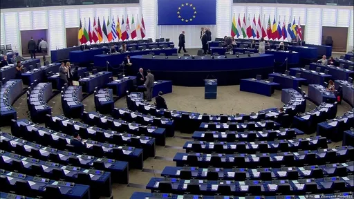 EU lawmakers back stricter deportation rules in migration overhaul