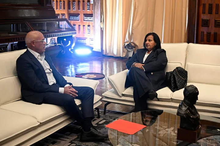 Gobierno y oposición de Venezuela inician diálogo sobre "transición democrática" con apoyo de EE.UU.
