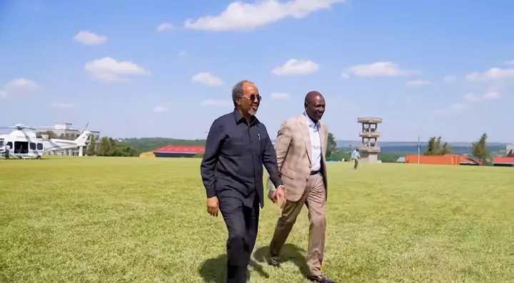 Madaxweyne Xasan Sheekh Maxamuud oo La Kulmay Madaxweynaha Kenya