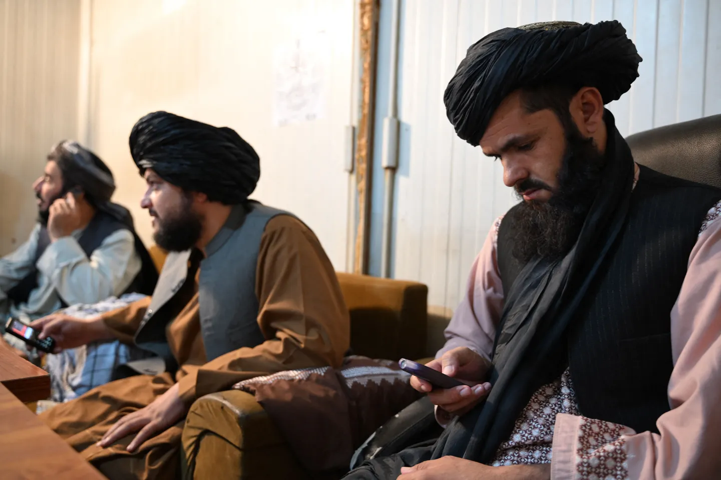 EU en Taliban overleggen in Brussel over terugkeer van afgewezen asielzoekers