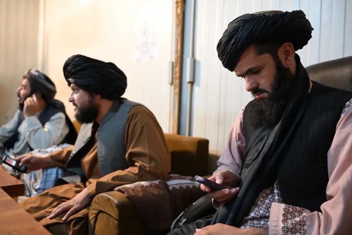 EU en Taliban overleggen in Brussel over terugkeer van afgewezen asielzoekers
