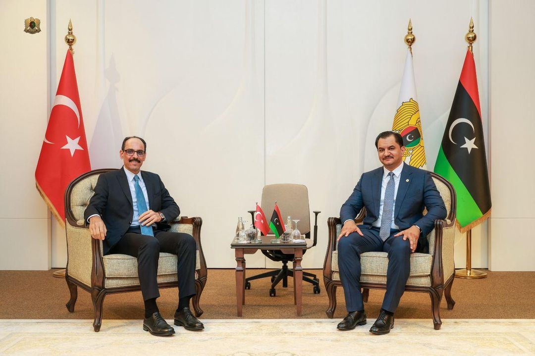 Shefi i inteligjencës turke diskuton me komandantin libian për ruajtjen e paqes në Libi