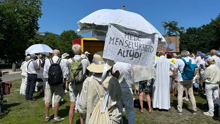 Initiatief voor kerkasiel in Kampen: 120.000 steunkaarten naar de Tweede Kamer gestuurd