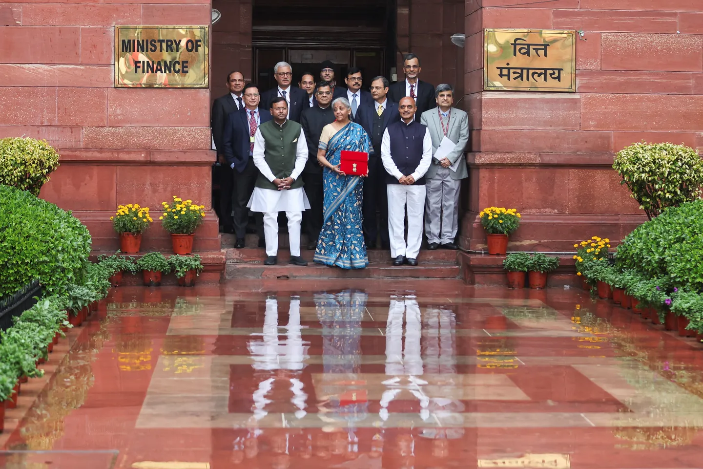विदेशी फंड लेने वाले NGOs पर सरकार ने नियम कड़े किए