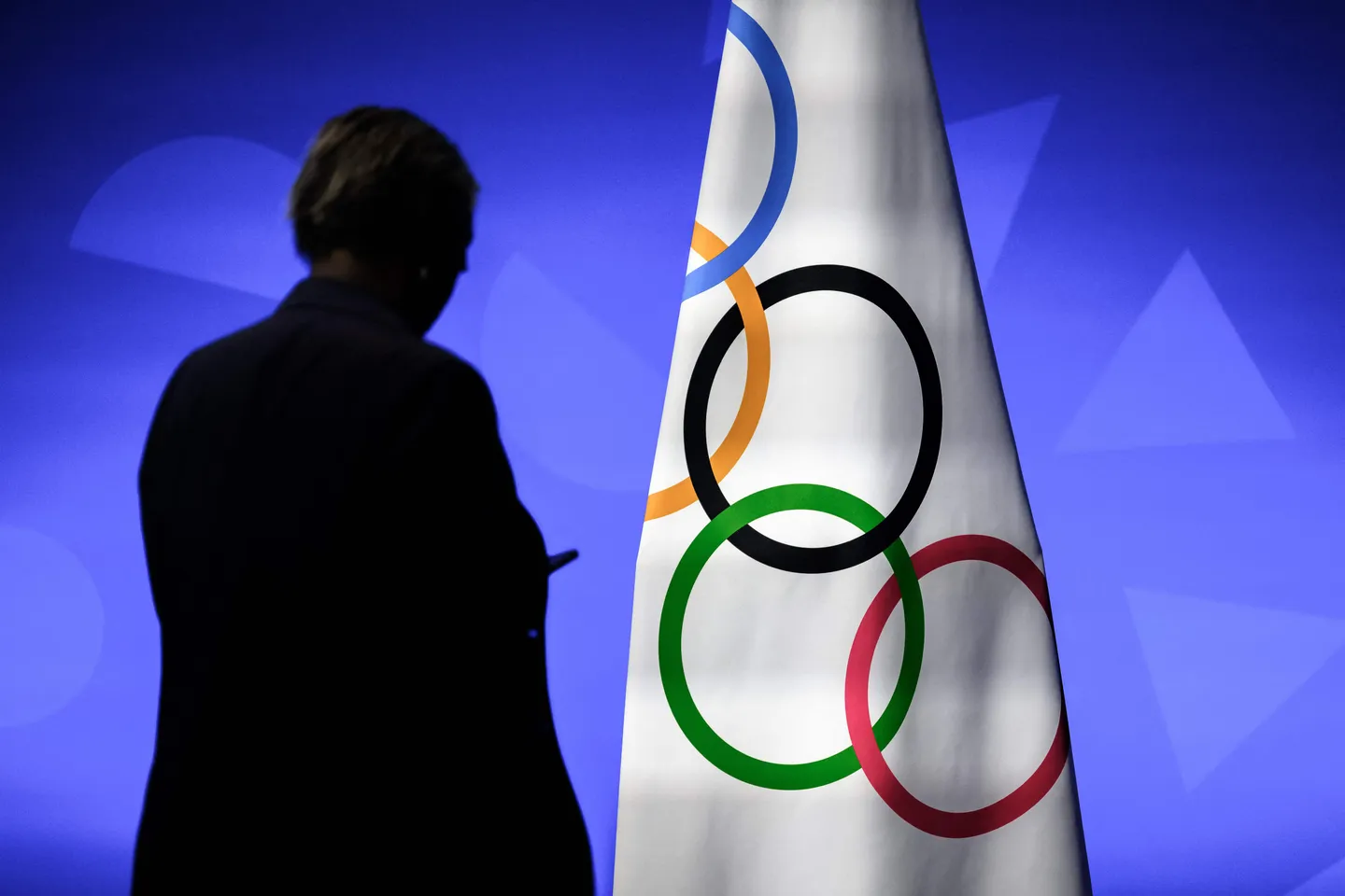 Nine EU nations urge funding cuts for IOC, sports bodies over Russian readmissions