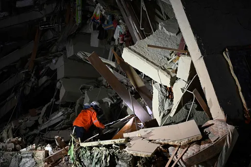 El mundo reacciona con condolencias y ofertas de ayuda tras los mortales terremotos en Venezuela