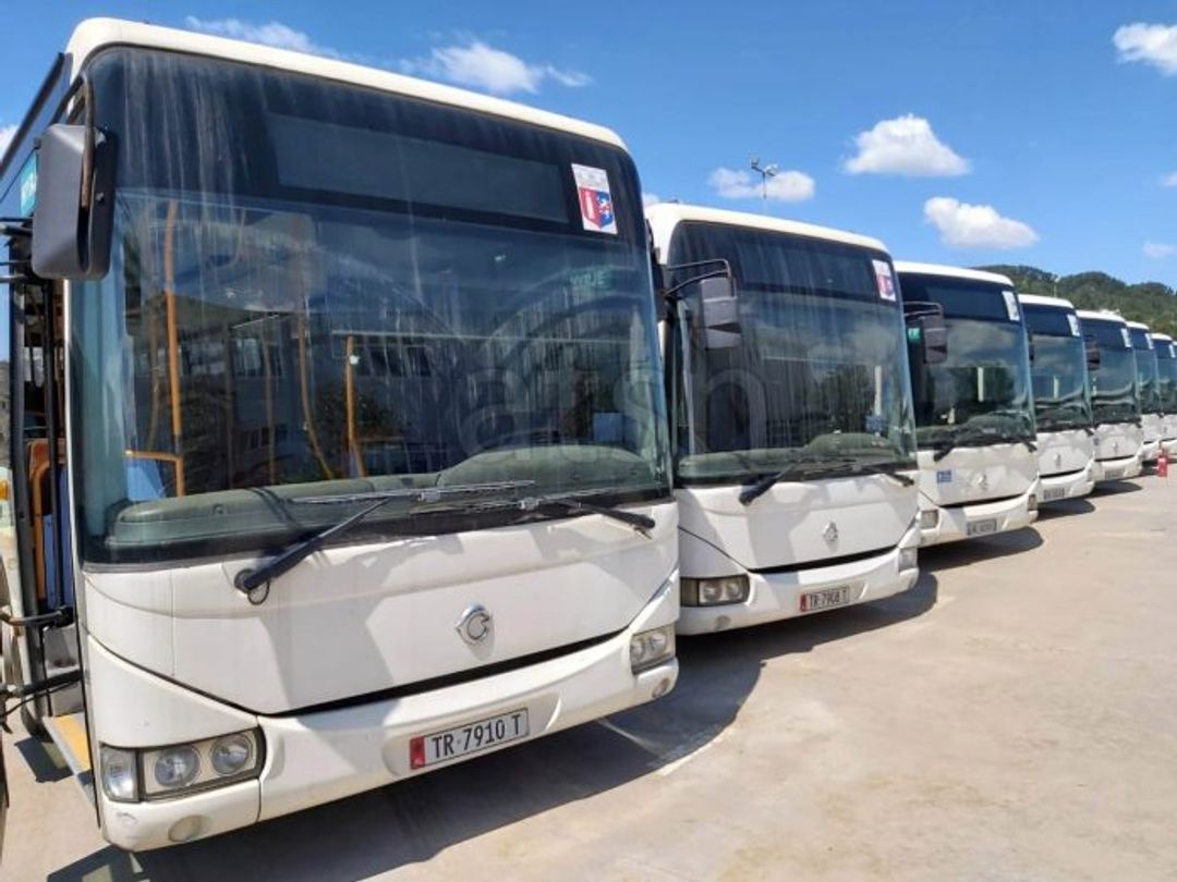 autobuset-urbane-ne-shqiperi-perjashtohen-nga-detyrimi-per-pajisje-pos