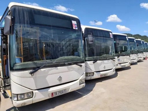 Autobusët urbanë në Shqipëri përjashtohen nga detyrimi për pajisje POS