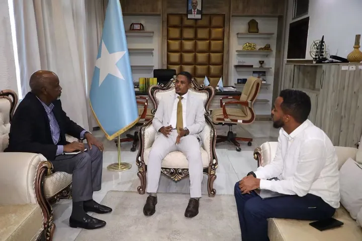 Wasiirka Warfaafinta oo La Kulmay Guddoomiyaha Ururrada Bulshada Rayidka si loo Xoojiyo Iskaashiga