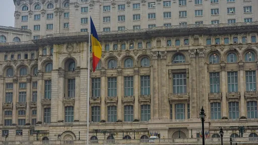 Parlamenti rumun miraton në heshtje projektligjin për bashkimin me Moldavinë
